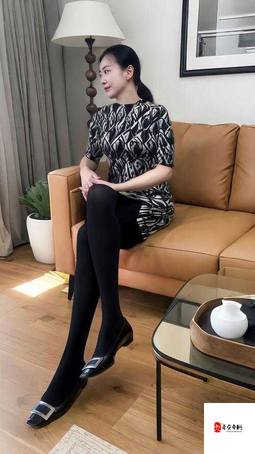 久久丝袜全包丨Vk爆红背后：年轻人为何为一件丝袜疯狂？
