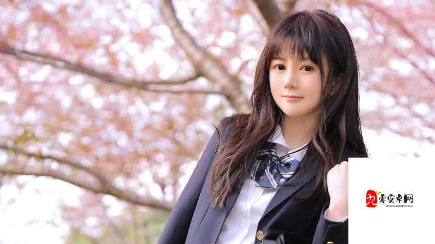 校花🌸吊起来揉搓双乳视频背后：被围观的狂欢与真实的伤害