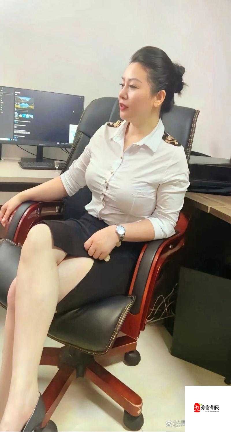 女警察的奶又喷奶水了！真实案例背后的温暖守护与职业尊严